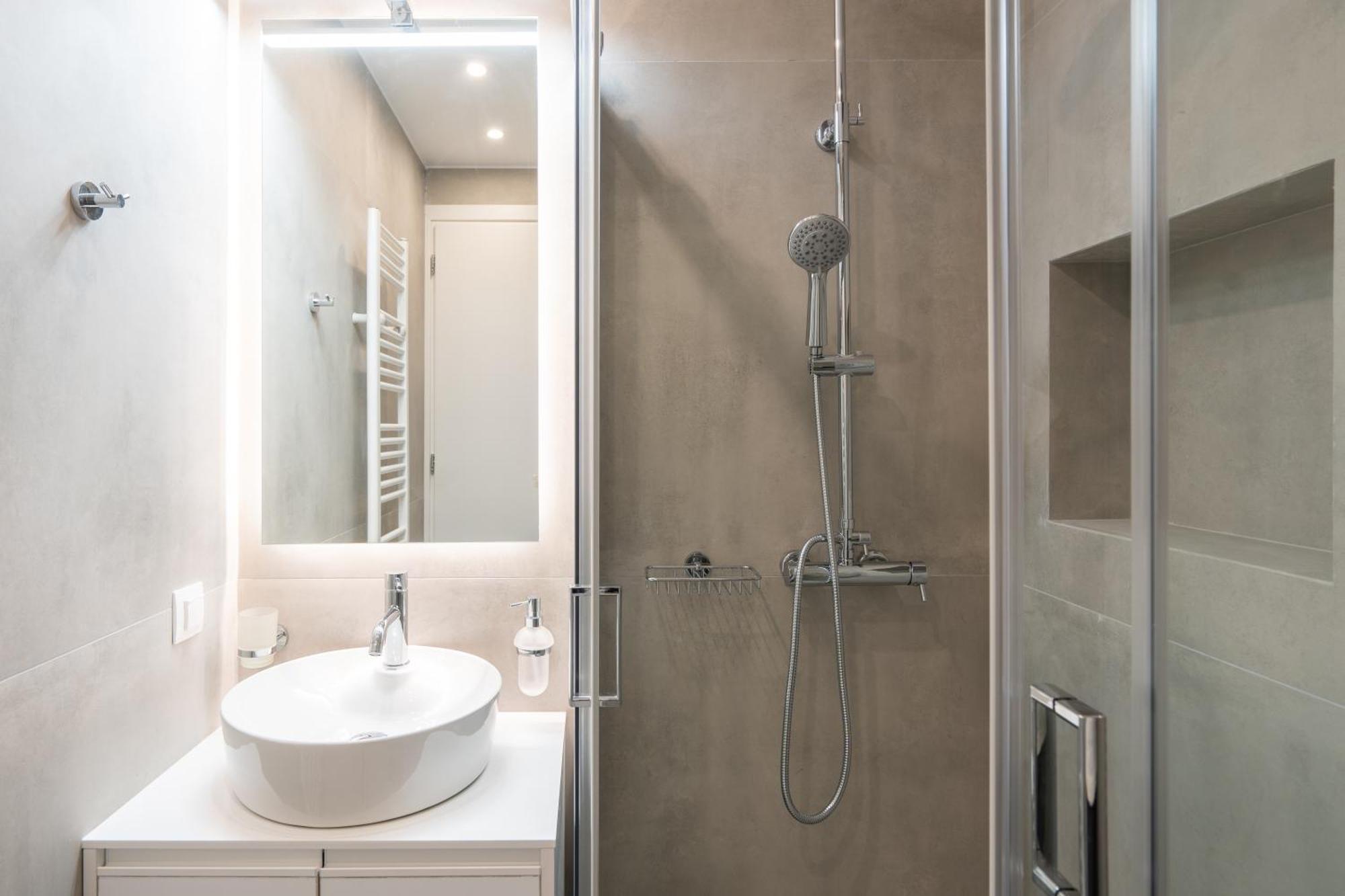 Luxury Apartment Next To The National Museum Atenas Exterior foto