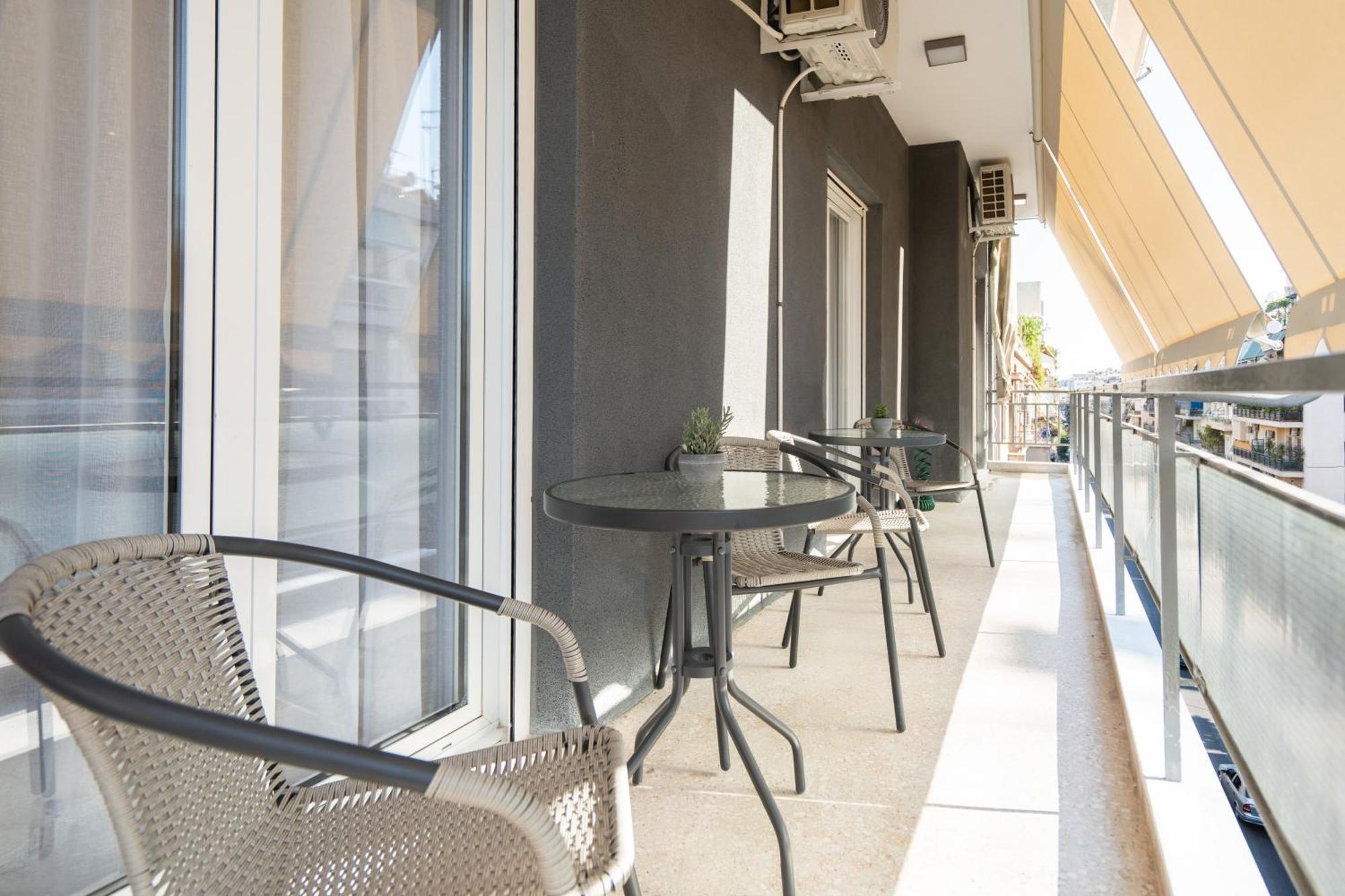 Luxury Apartment Next To The National Museum Atenas Exterior foto