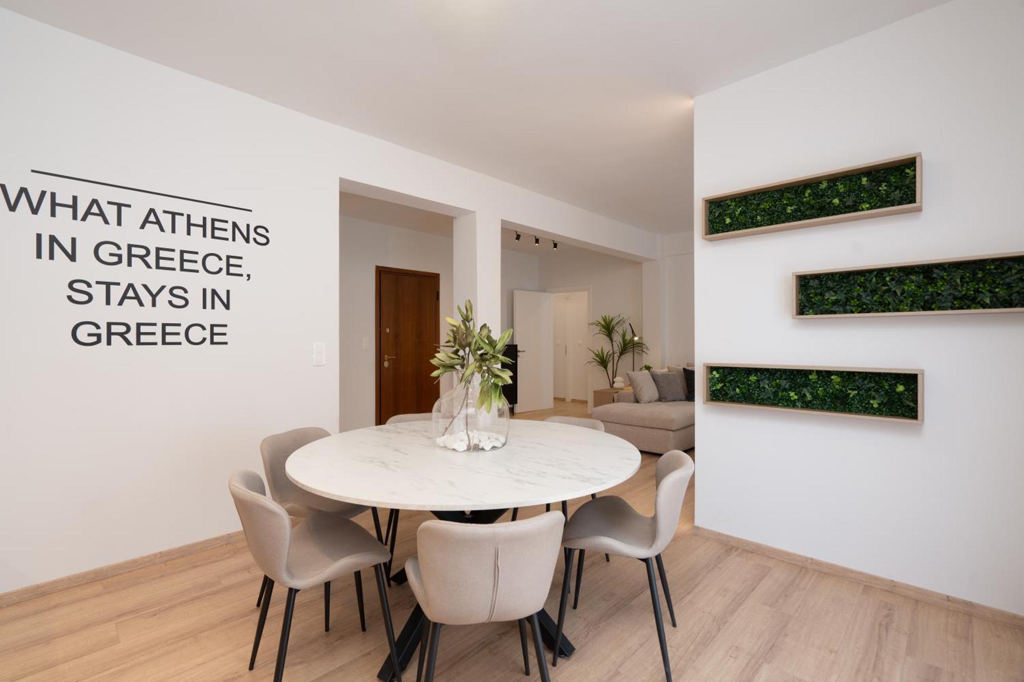 Luxury Apartment Next To The National Museum Atenas Exterior foto